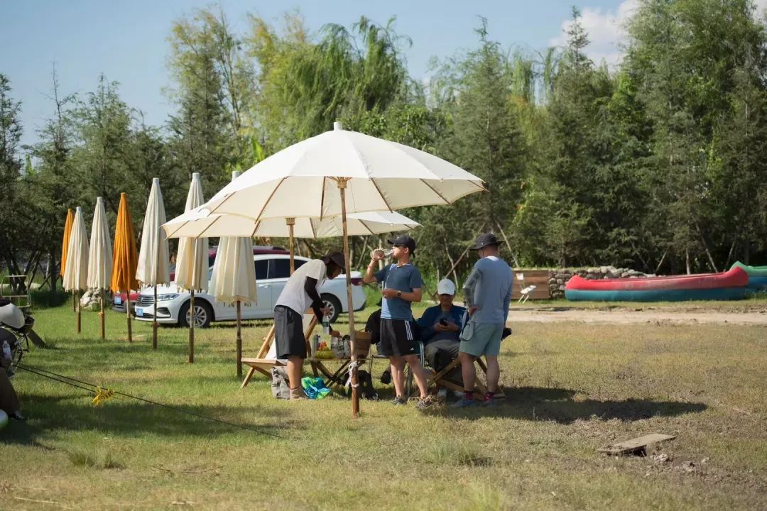 美麗湖上體驗駕駛小帆船