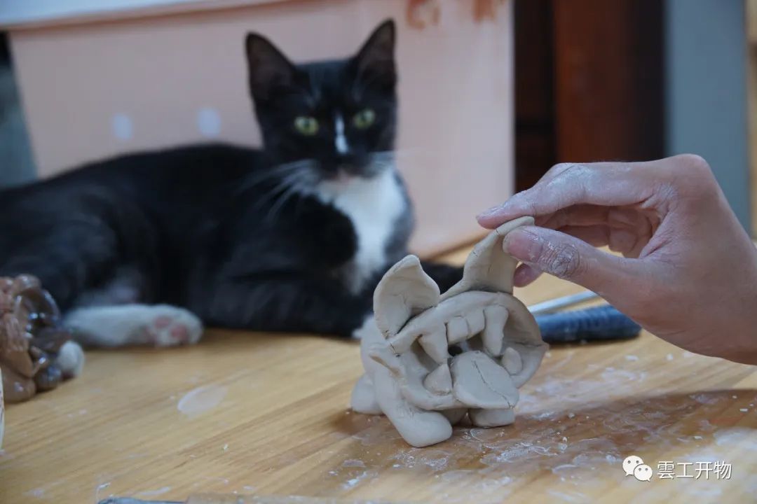 귀여운 수호동물: 타일 고양이 만들기