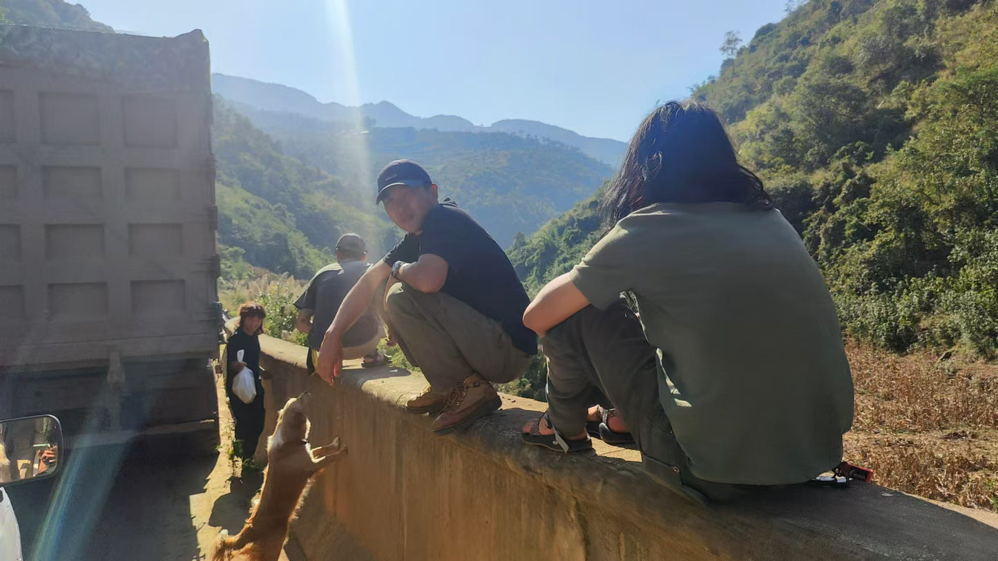 Campamento de 2 días junto al río Nujiang y la plantación de café de la montaña Gaoligong