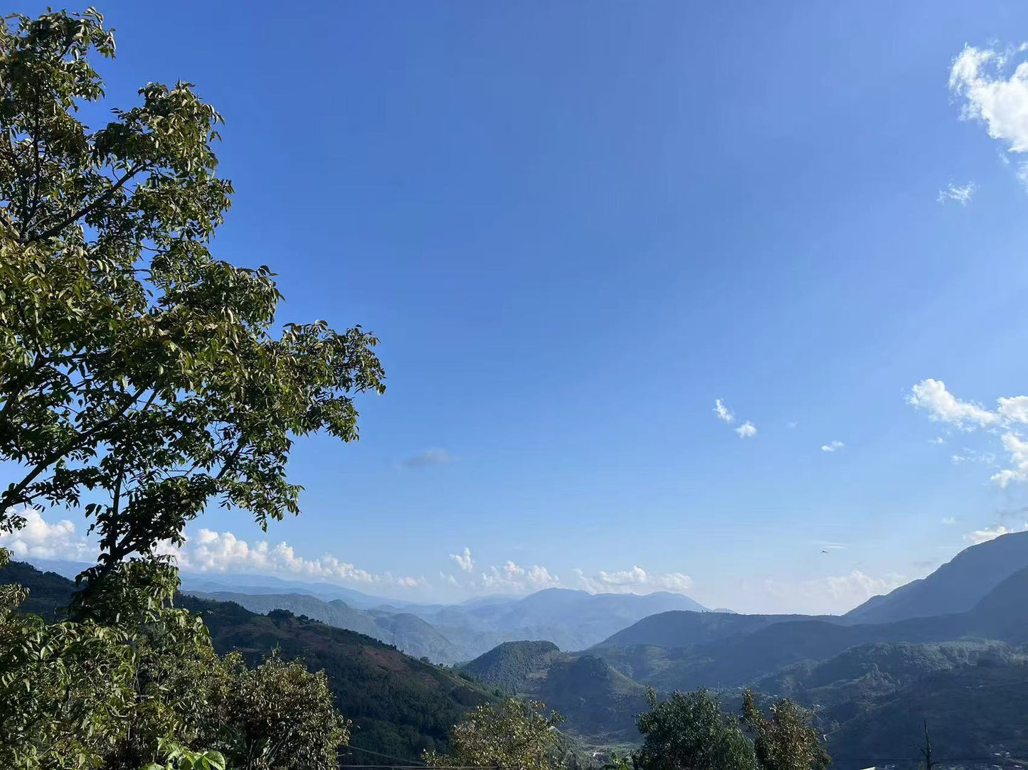 ตั้งแคมป์ 2 วันริมแม่น้ำ Nujiang และไร่กาแฟ Gaoligong Mountain