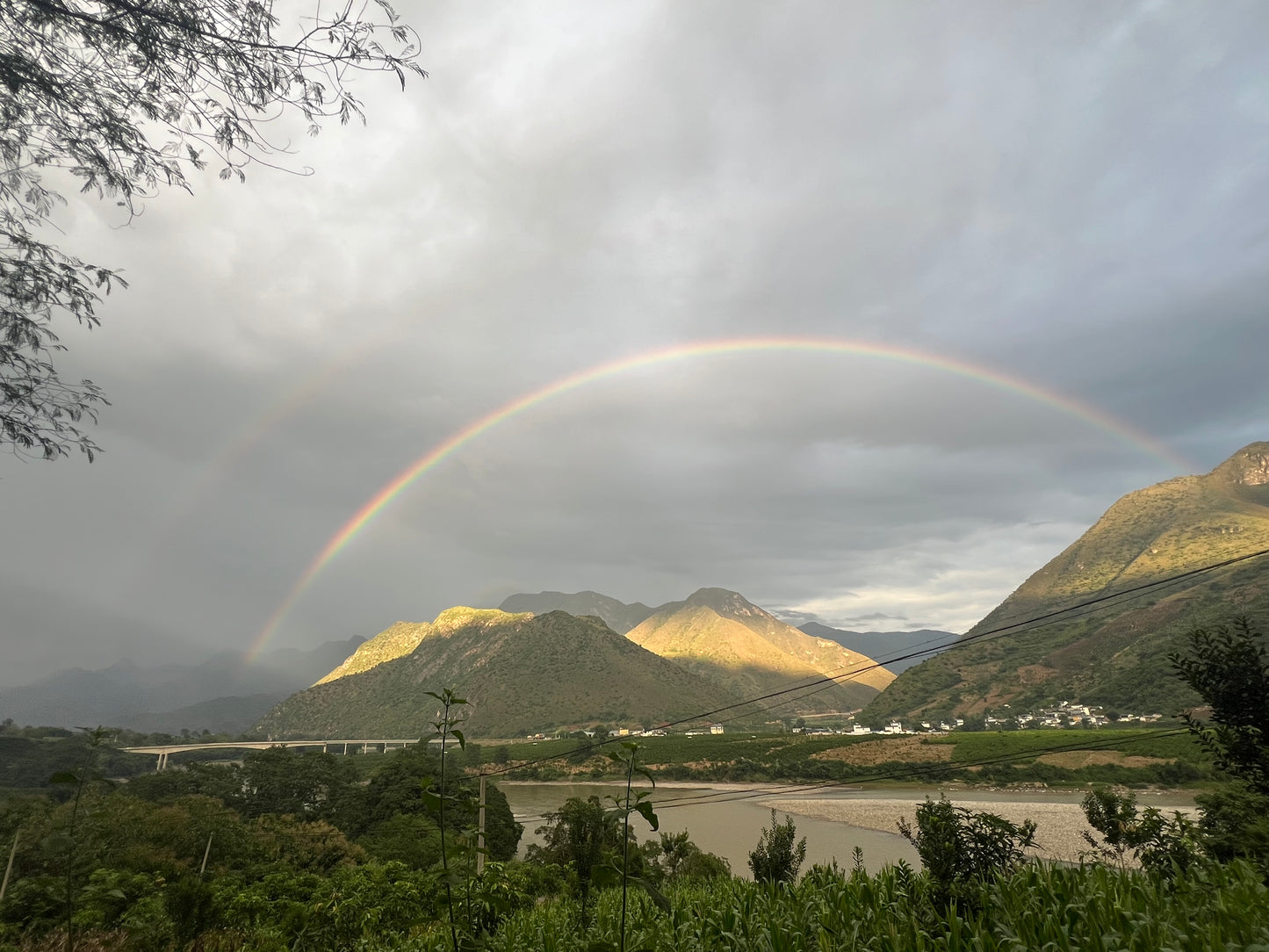 Campamento de 2 días junto al río Nujiang y la plantación de café de la montaña Gaoligong