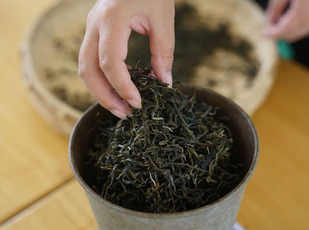 Té verde Mingqian y té Dianhong de Mocui Tea House