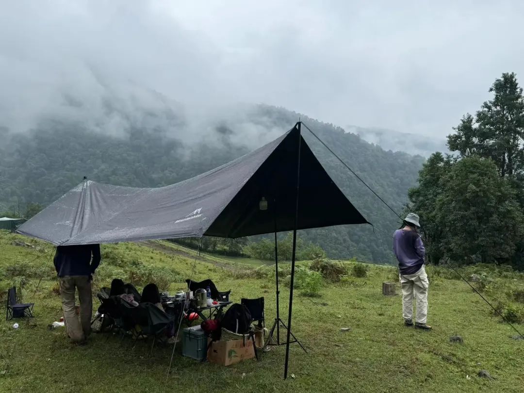 (Junio-noviembre) Campamento en la ladera oeste de la montaña Cangshan