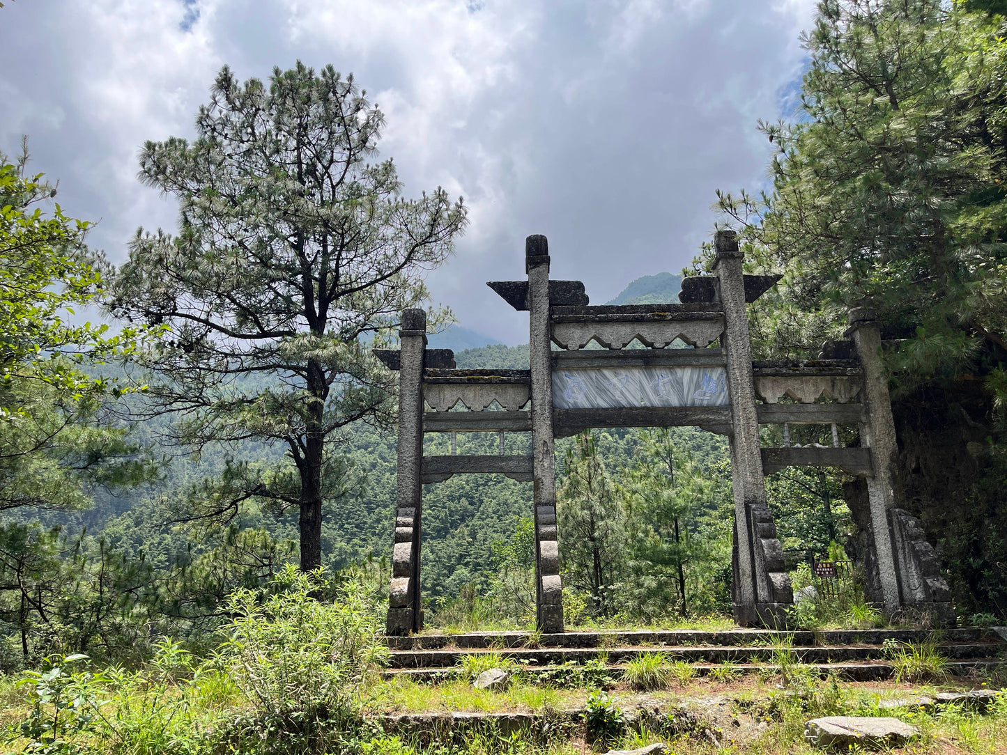 Wandern im Meixi Canyon | Tempel, Mine, Ende der Jade Belt Road (mittlere Entfernung)