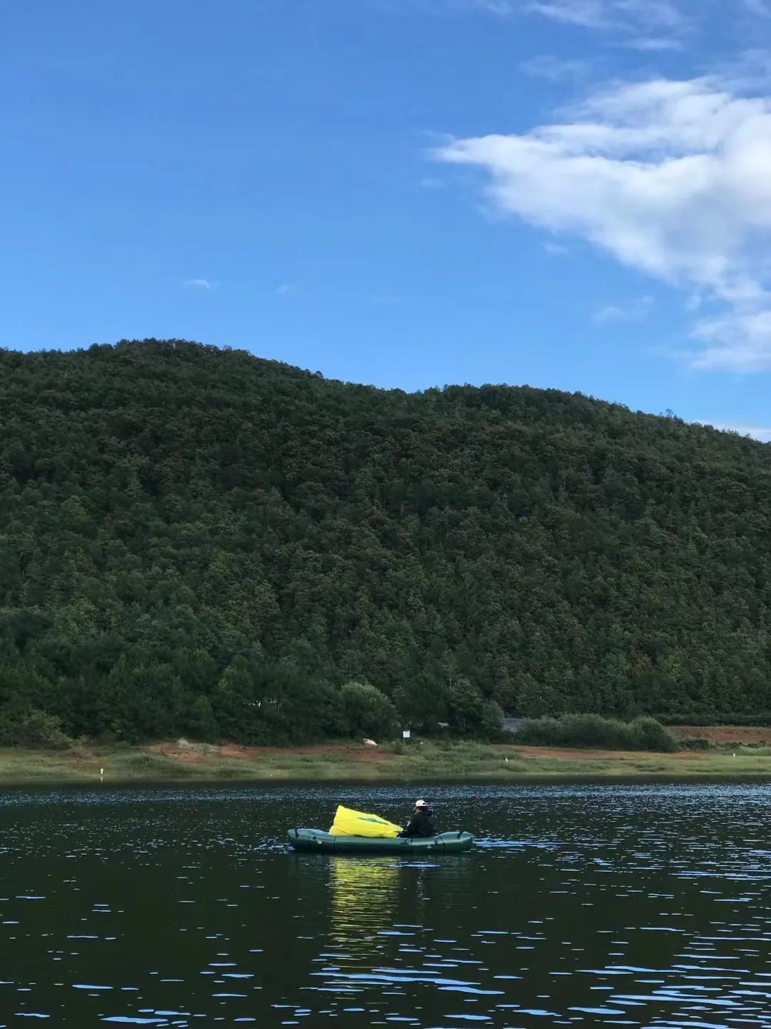 Acampada en la isla y en el bosque del lago | Embalse de Jizi