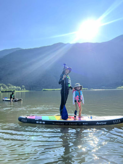 Paddleboard | Gehe zum wunderschönen See am Fuße des Berges