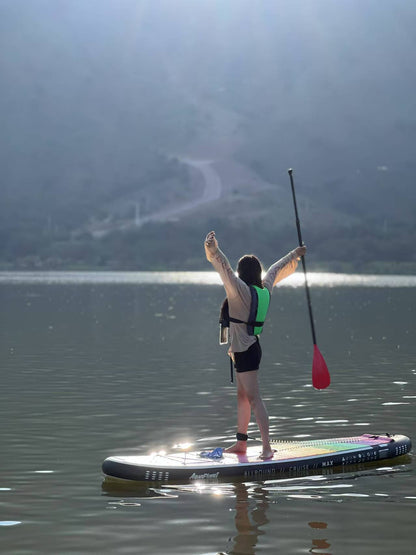 Paddle board | Ve al hermoso lago al pie de la montaña