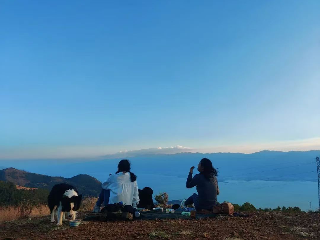 夥山輕徒步看日落| 環半個洱海，拜訪山裡的農民畫社