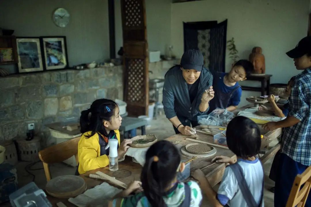 เซรามิคพบกับพืชและงานจิตรกรรม