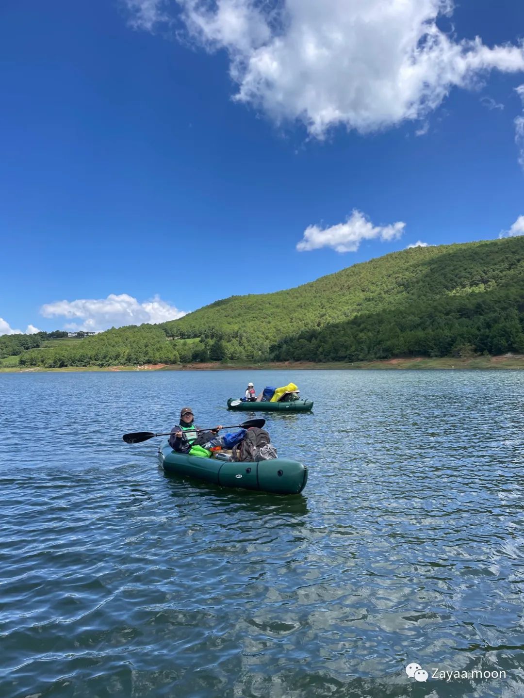 Zelten Sie auf der Insel und im Wald am See | Jizi-Stausee