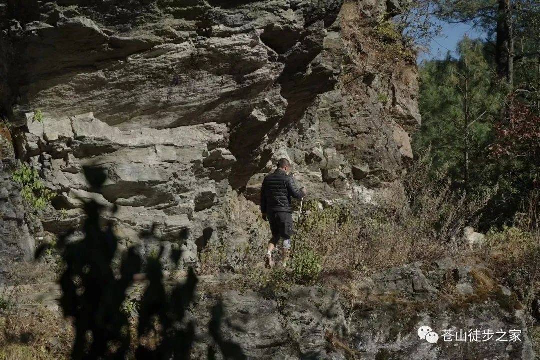 Wandern Sie zum Zhonghe-Tempel, genießen Sie eine vegetarische Mahlzeit und überqueren Sie den Zhonghe Grand Canyon (mittlere Distanz)