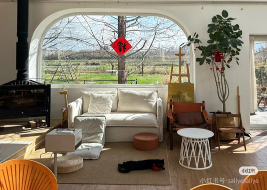 Landhaus mit großen Rasenflächen und weiter Aussicht | Brotfruchtgarten