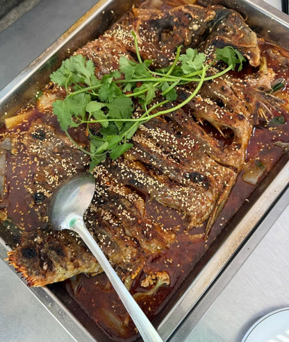 Restaurante de pescado a la parrilla Esta vida es el destino