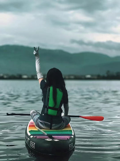 Paddleboard | Gehe zum wunderschönen See am Fuße des Berges