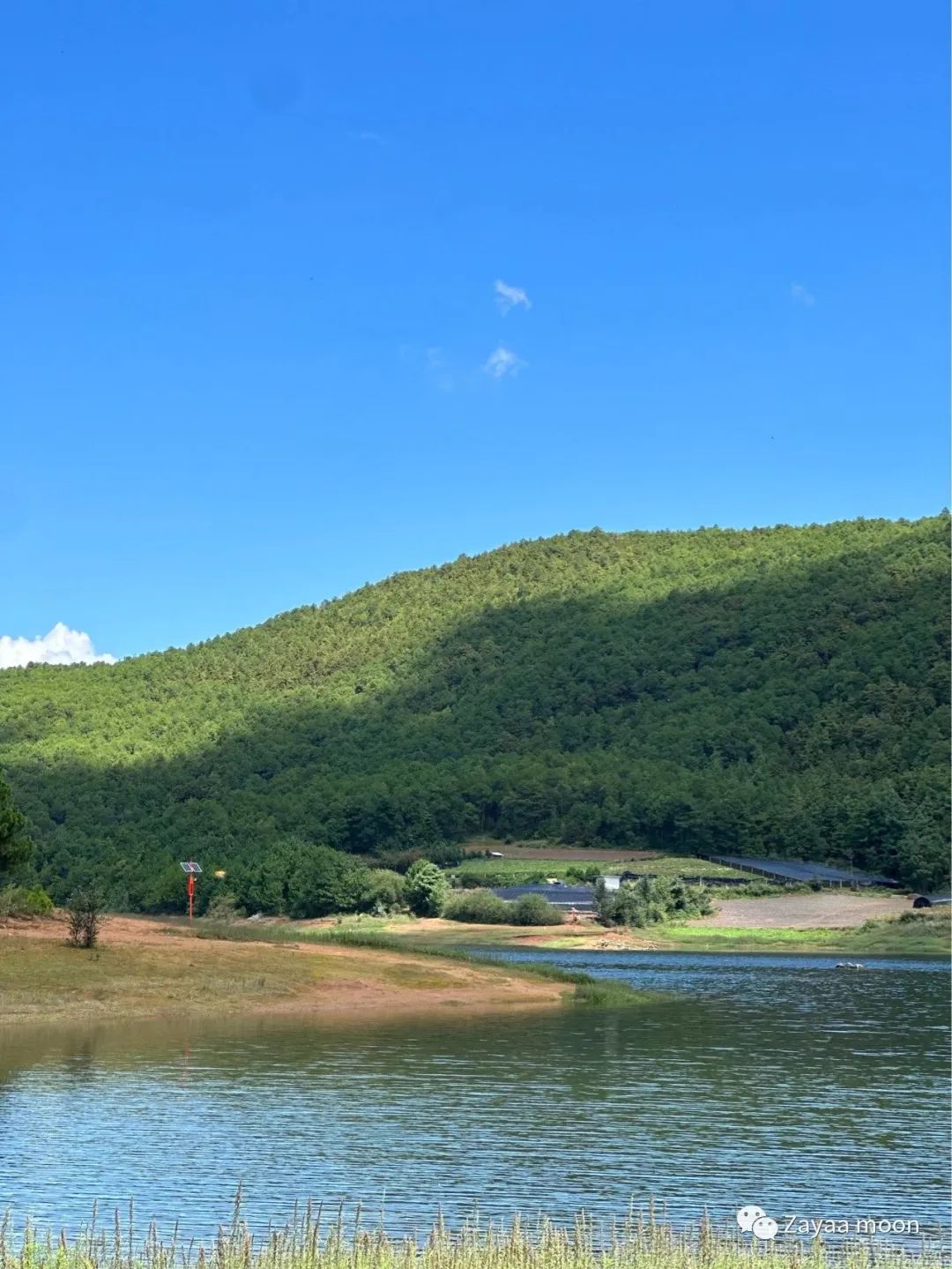 Zelten Sie auf der Insel und im Wald am See | Jizi-Stausee