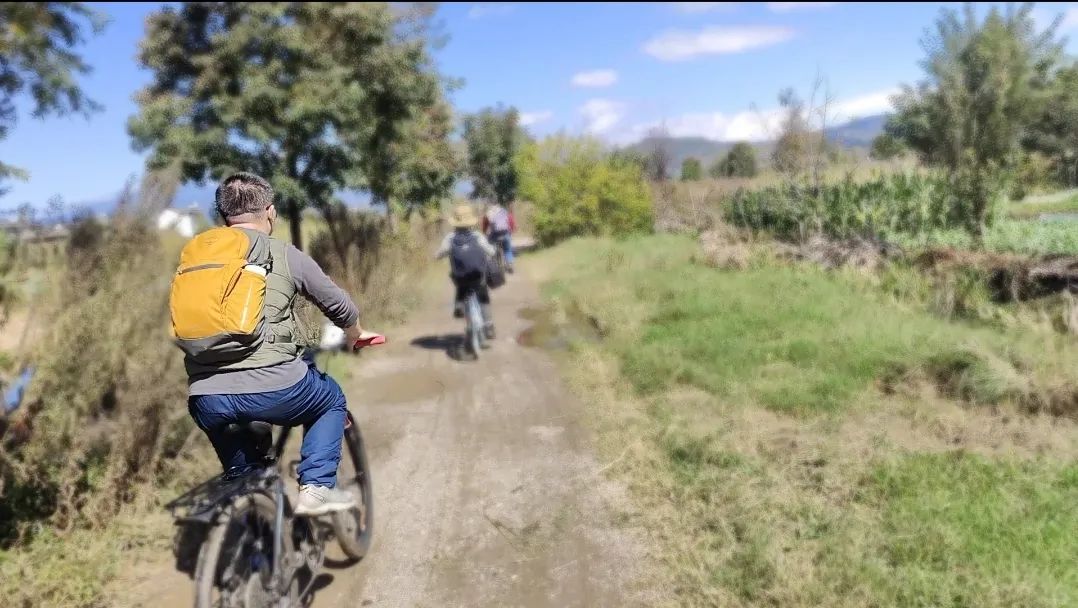 Mit dem Rad durch Dörfer und Dörfer | Entdecken Sie die lokale Kultur mit Brother Ding