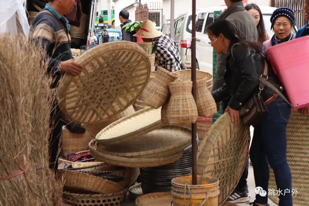 Besuchen Sie den traditionellen Fengyu-Markt | die antike Stadt Tea Horse im Tal (jeden Dienstag)