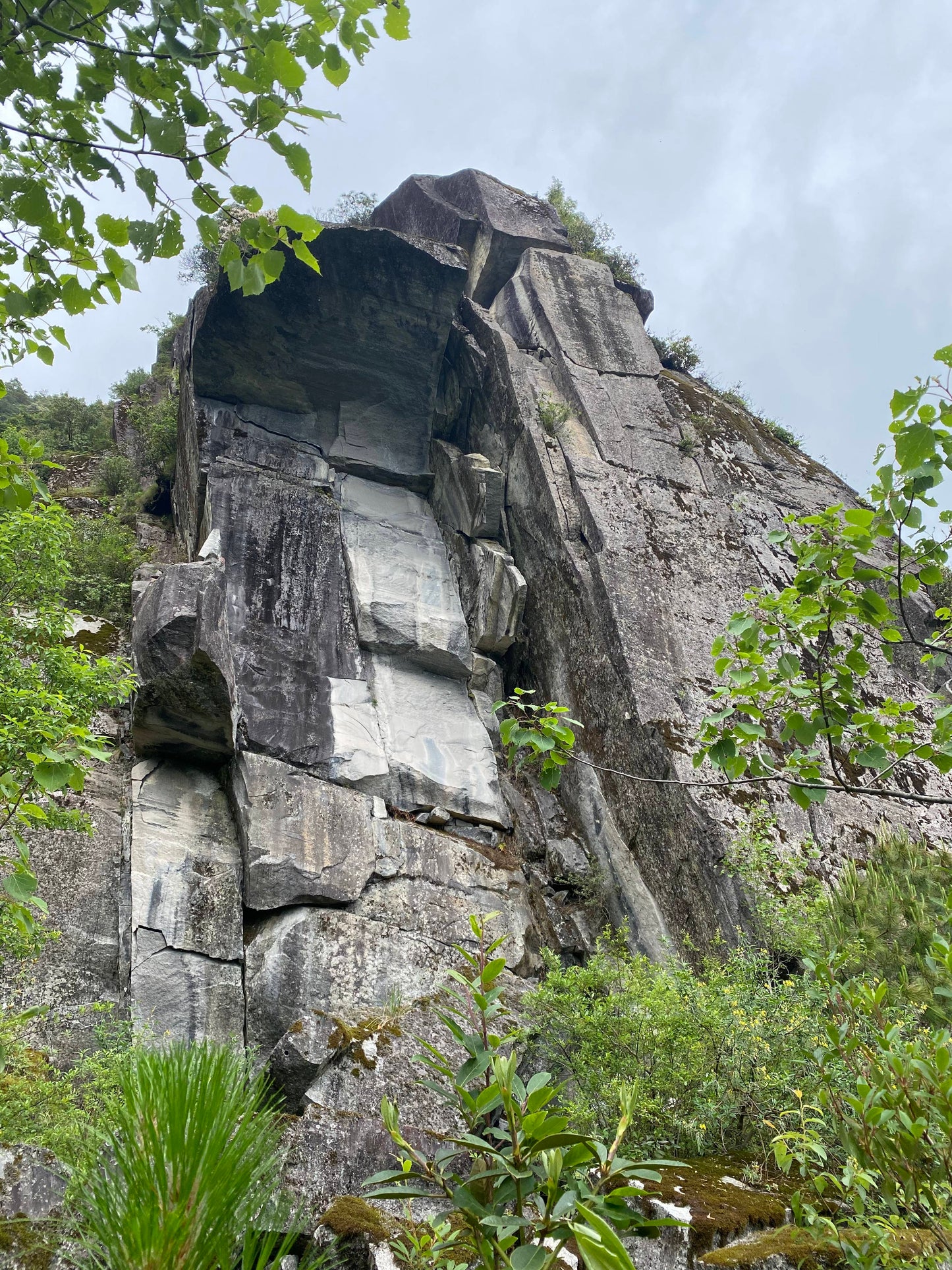 Wandern im Meixi Canyon | Tempel, Mine, Ende der Jade Belt Road (mittlere Entfernung)