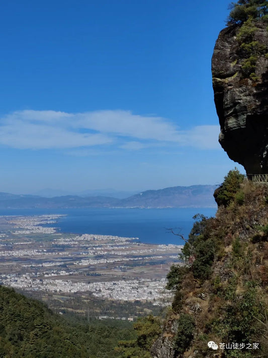 Caminata hasta el Templo Zhonghe, disfrute de una comida vegetariana y cruce el Gran Cañón Zhonghe (distancia media)