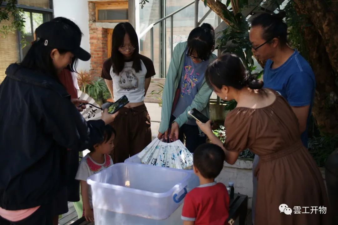 Làm quạt sơn mài