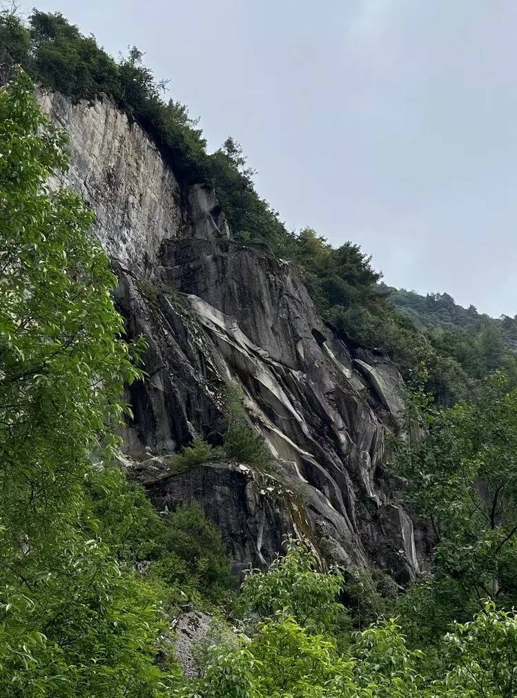 Wandern im Meixi Canyon | Tempel, Mine, Ende der Jade Belt Road (mittlere Entfernung)