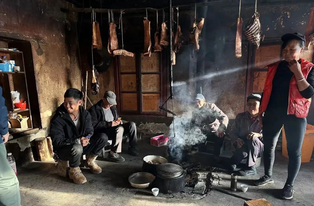 시포 깊은 산 속 &#39;친척&#39; 집에서 보낸 하루 | 창산의 저편