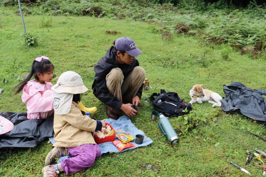 (Junio-noviembre) Campamento en la ladera oeste de la montaña Cangshan