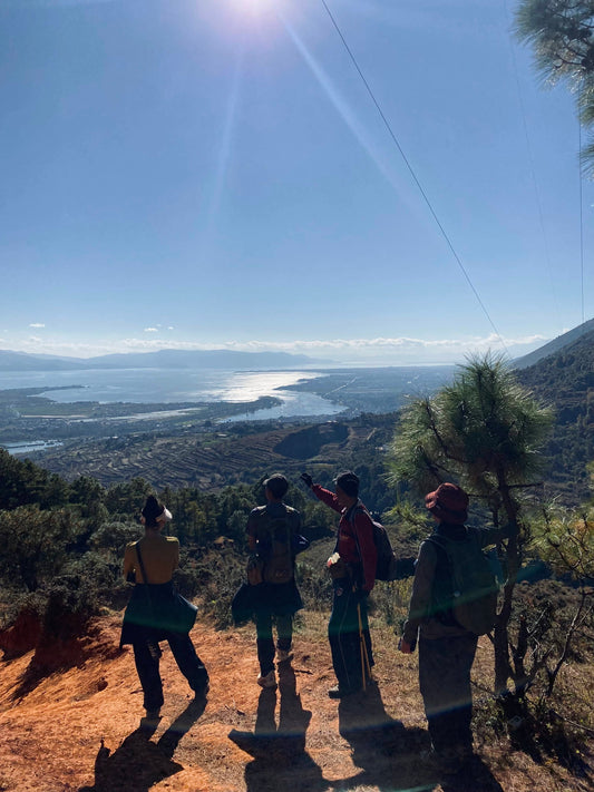 Senderismo en el paso Longshou de la montaña Cangshan