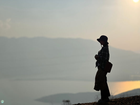 훠산산에서 일몰을 구경하기 위한 하이킹 | 에르하이호의 절반을 돌고 산 속의 농민화단을 방문하세요