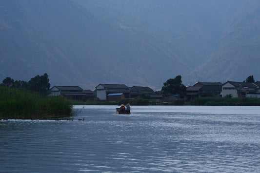 Viaje por el campo de Eryuan | Taller de fabricación de Rushan, paseo en barco, paseo por el campo y aguas termales junto a los campos