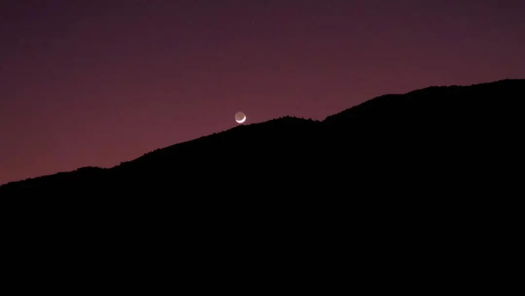 和阿土去觀星| 坐船在夜晚的星空之下的湖上