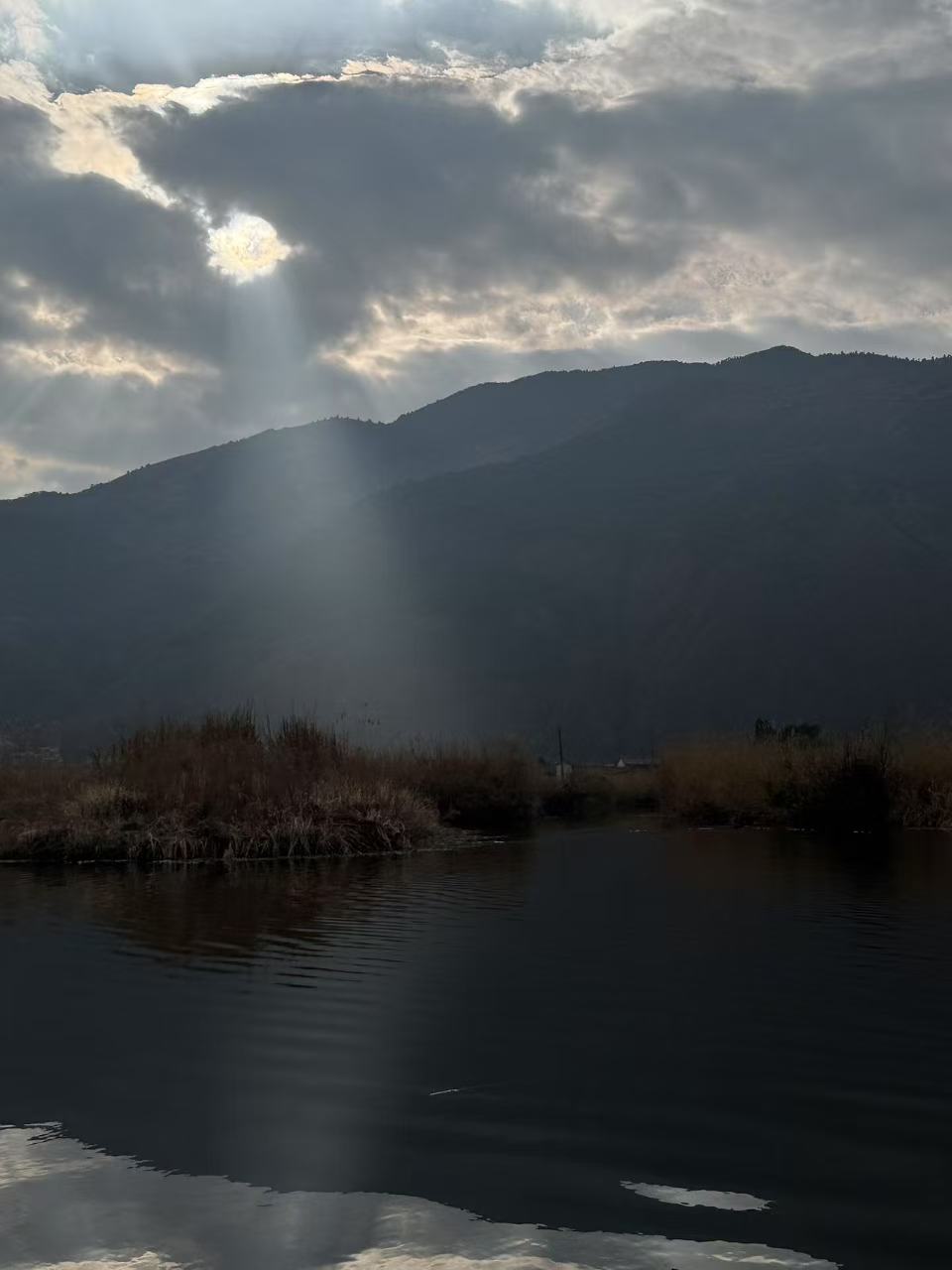 Eryuan-Landreise | Rushan-Herstellungsworkshop, Bootsfahrt, Landspaziergang und heiße Quellen bei den Feldern