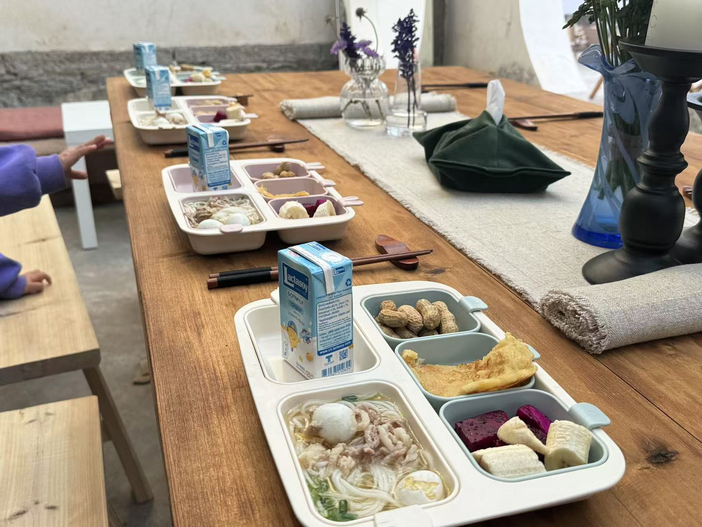 El &quot;One Ton Old Courtyard Family B&amp;B&quot; de NIANRU ofrece comidas