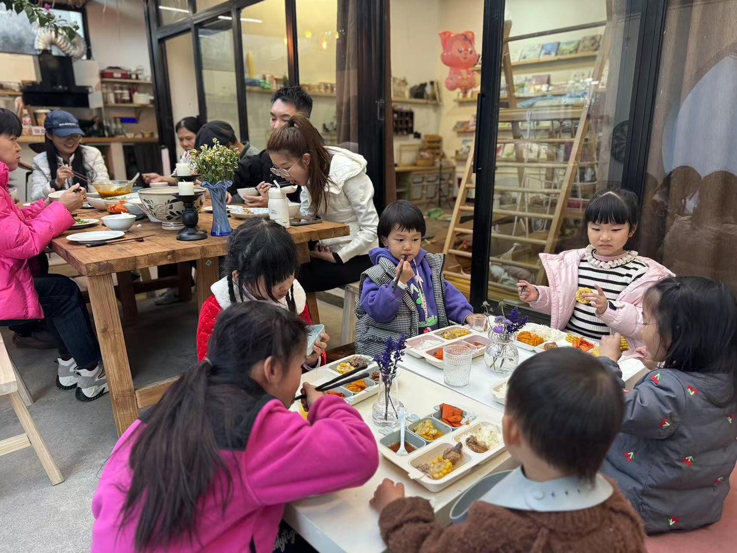 NIANRU의 &quot;One Ton Old Courtyard Family B&amp;B&quot;에서는 식사를 제공합니다.