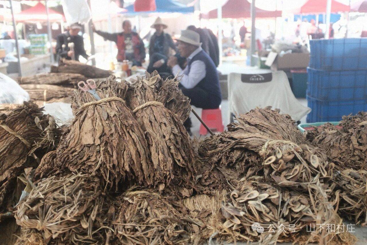 Weishan Temple Street Market | 3rd and 8th of each month