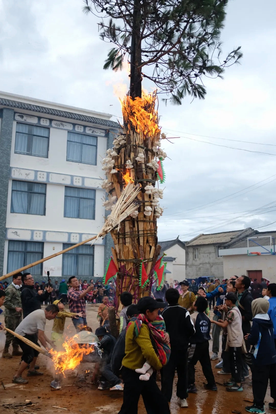 大理白族火把节（每年农历6月25）