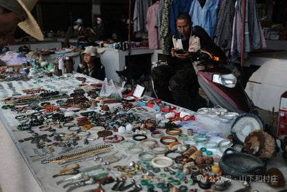 Weishan Temple Street Market | 3rd and 8th of each month