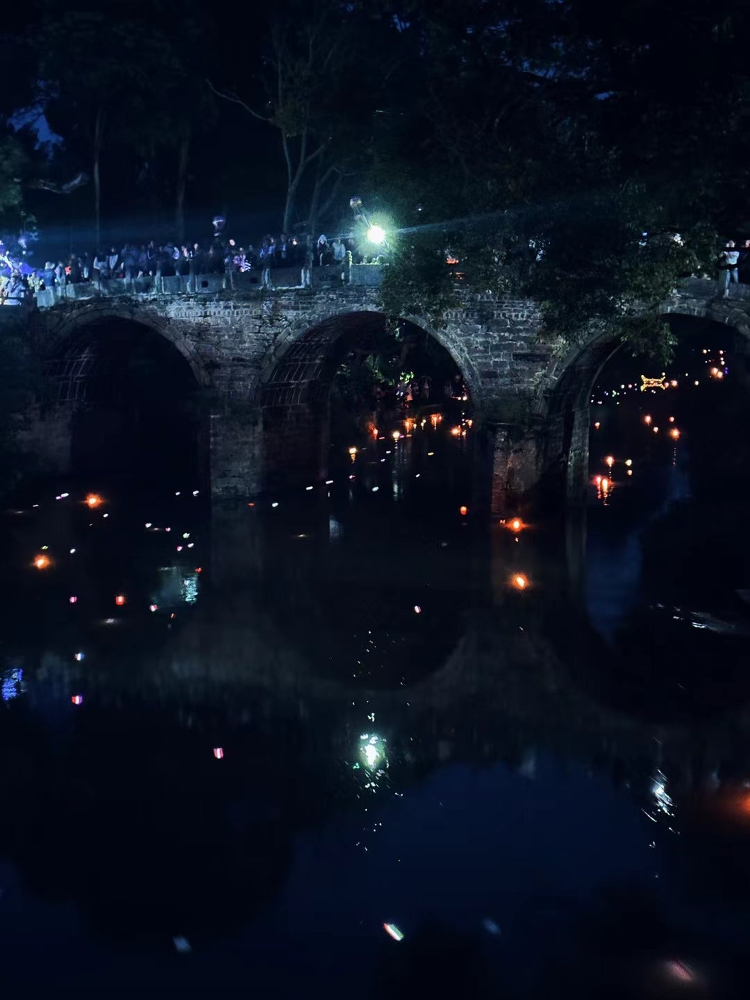 Festival de las linternas del río de la aldea de Qingsuo (día 15 del séptimo mes lunar | Festival de Zhongyuan)