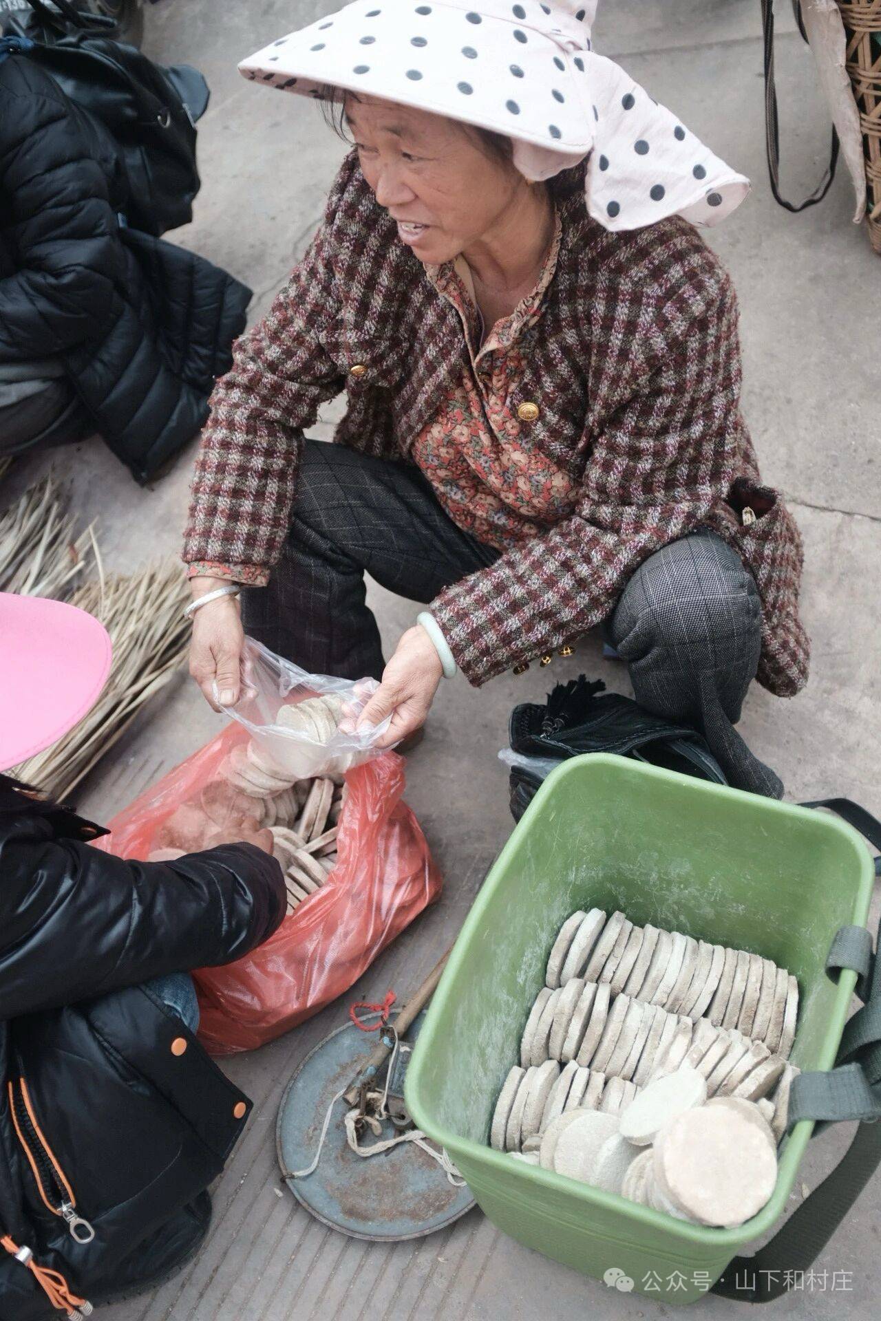 Weishan Temple Street Market | 3rd and 8th of each month