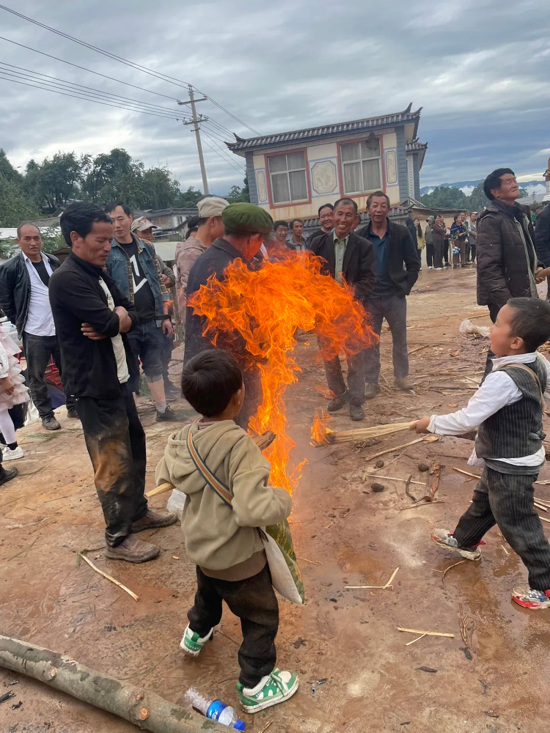 大理白族火把节（每年农历6月25）