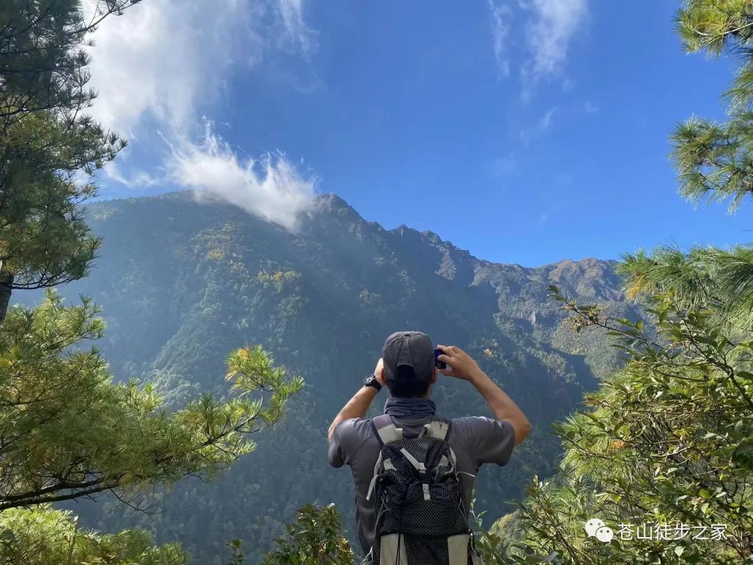 Hiking to Boluo temple and enjoy the vegan food