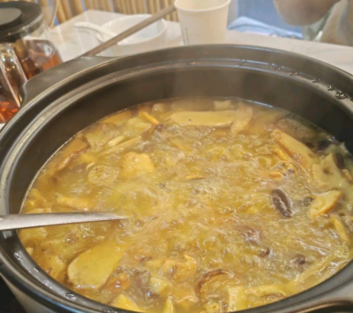 Flowers and mushrooms·Wild mushroom hotpot